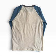 Cargar imagen en el visor de la galería, T-Shirt Beige con Celeste - NUEVO
