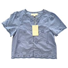 Cargar imagen en el visor de la galería, Top Celeste con Ojetes - NUEVO

