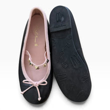 Cargar imagen en el visor de la galería, Zapatillas Negras
