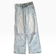 Cargar imagen en el visor de la galería, Washed Up Jeans
