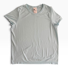Cargar imagen en el visor de la galería, T-shirt Deportiva Celeste
