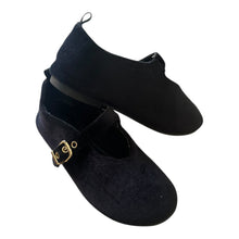 Cargar imagen en el visor de la galería, Velvet Mary Janes
