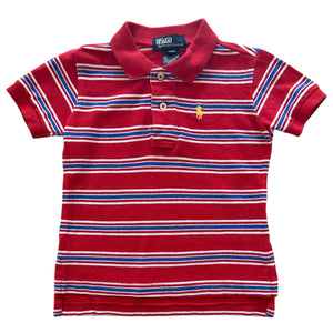 Polo Roja con Líneas
