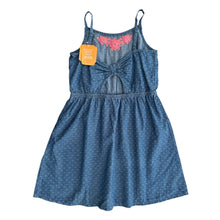 Cargar imagen en el visor de la galería, Vestido Denim con Flores - NUEVO
