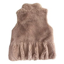 Cargar imagen en el visor de la galería, Chaleco Peludito Beige
